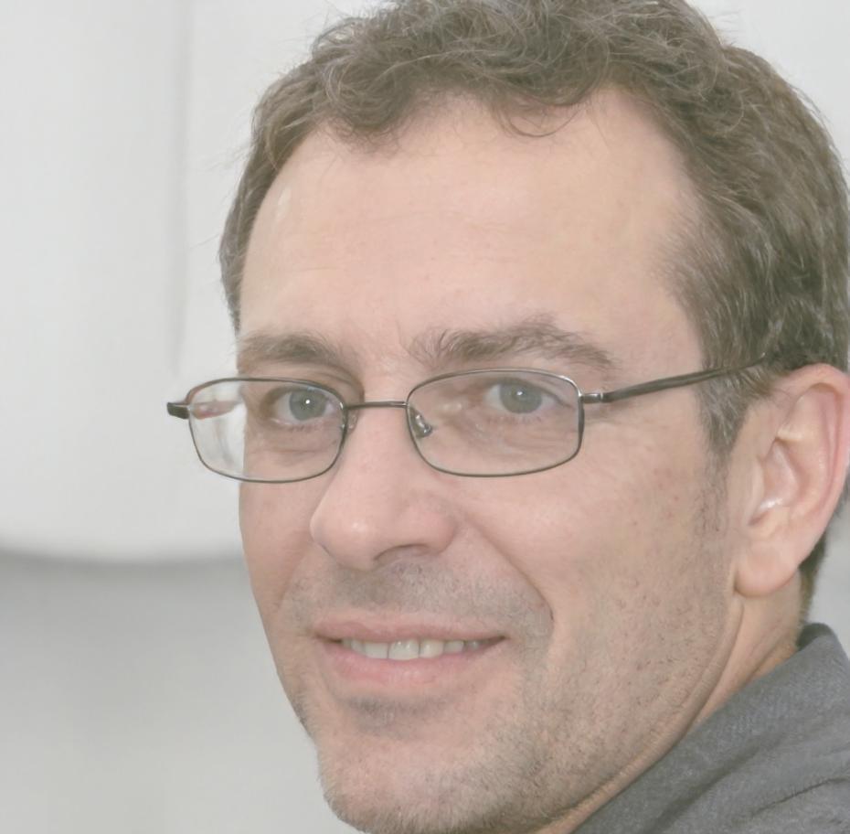 Portraitfoto von Software-Entwickler und Workshop-Leiter Benedikt Weißmann